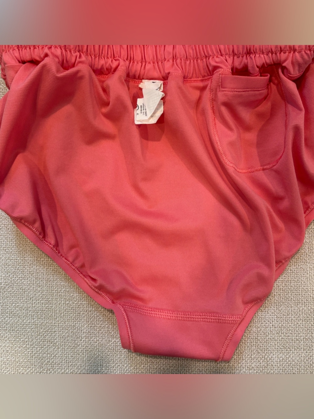 Lululemon Women’s Hotty Hot Low Rise Shorts 2.5 in Coral - size 4 - Picture 7 of 9